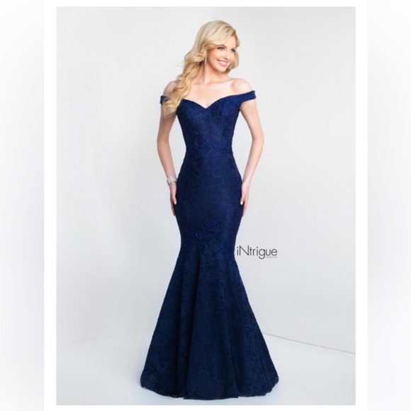 Intrigue By Blush 425 Off Shoulder Lace Gown Blue Rhinestone Formal Dress Size 4
